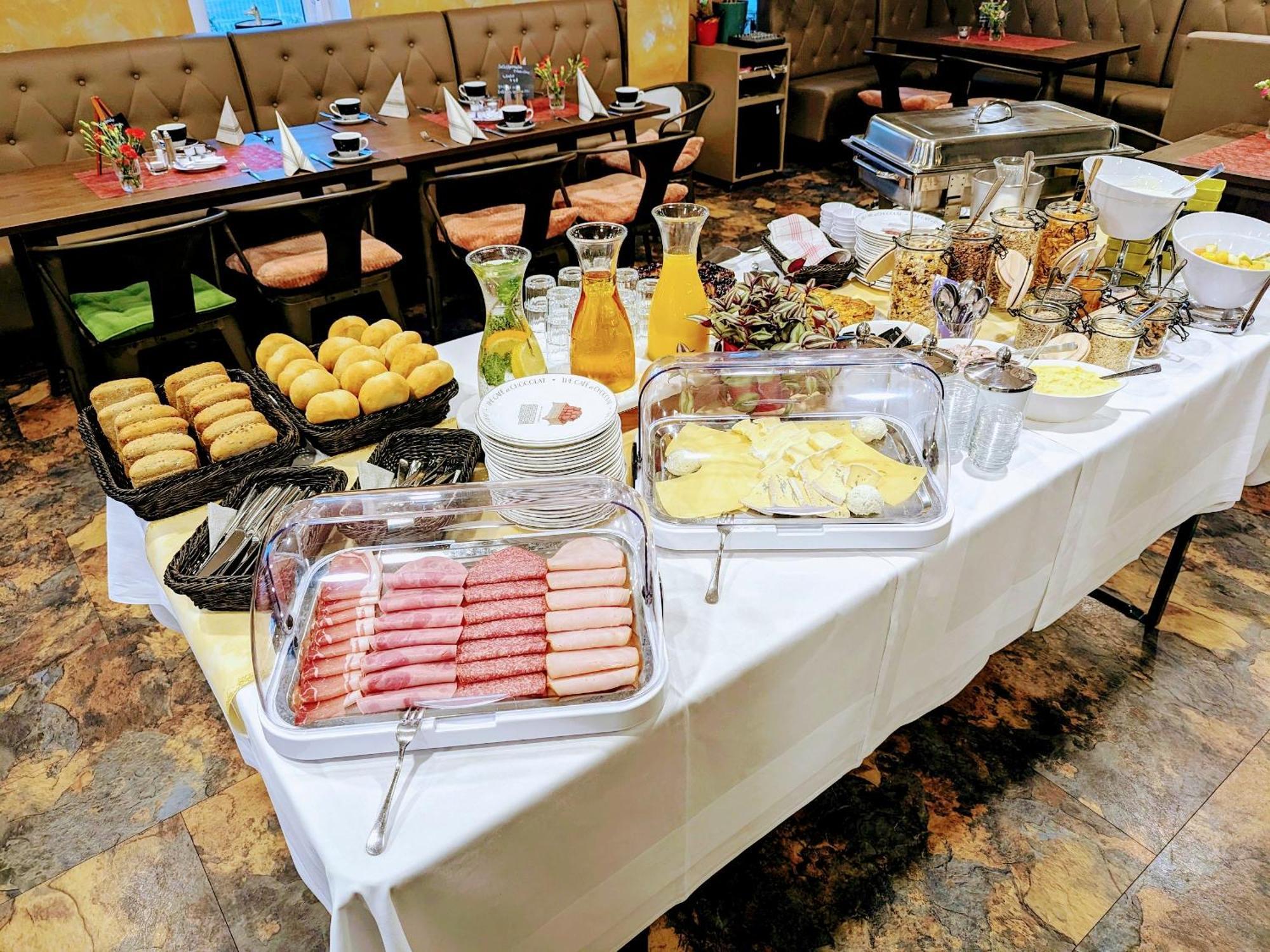Отель Cafe & Mehr Галль Экстерьер фото